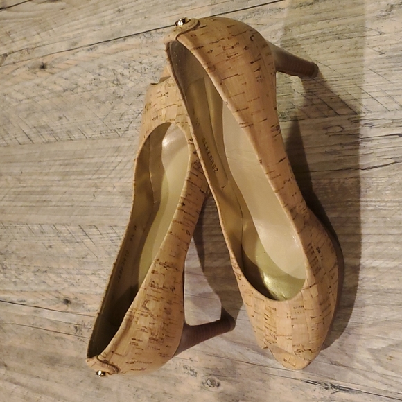 Stuart Weitzman Logo Plainfield Natural Cork Peep Toe Platform Pump - Picture 3 of 9